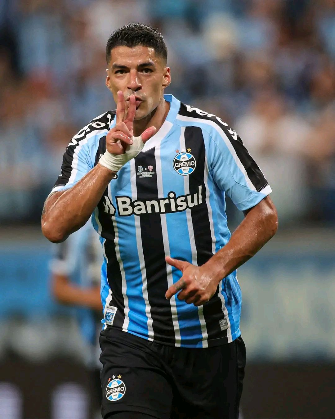 包含西亚球队联手取得胜利，向冠军冲刺的词条