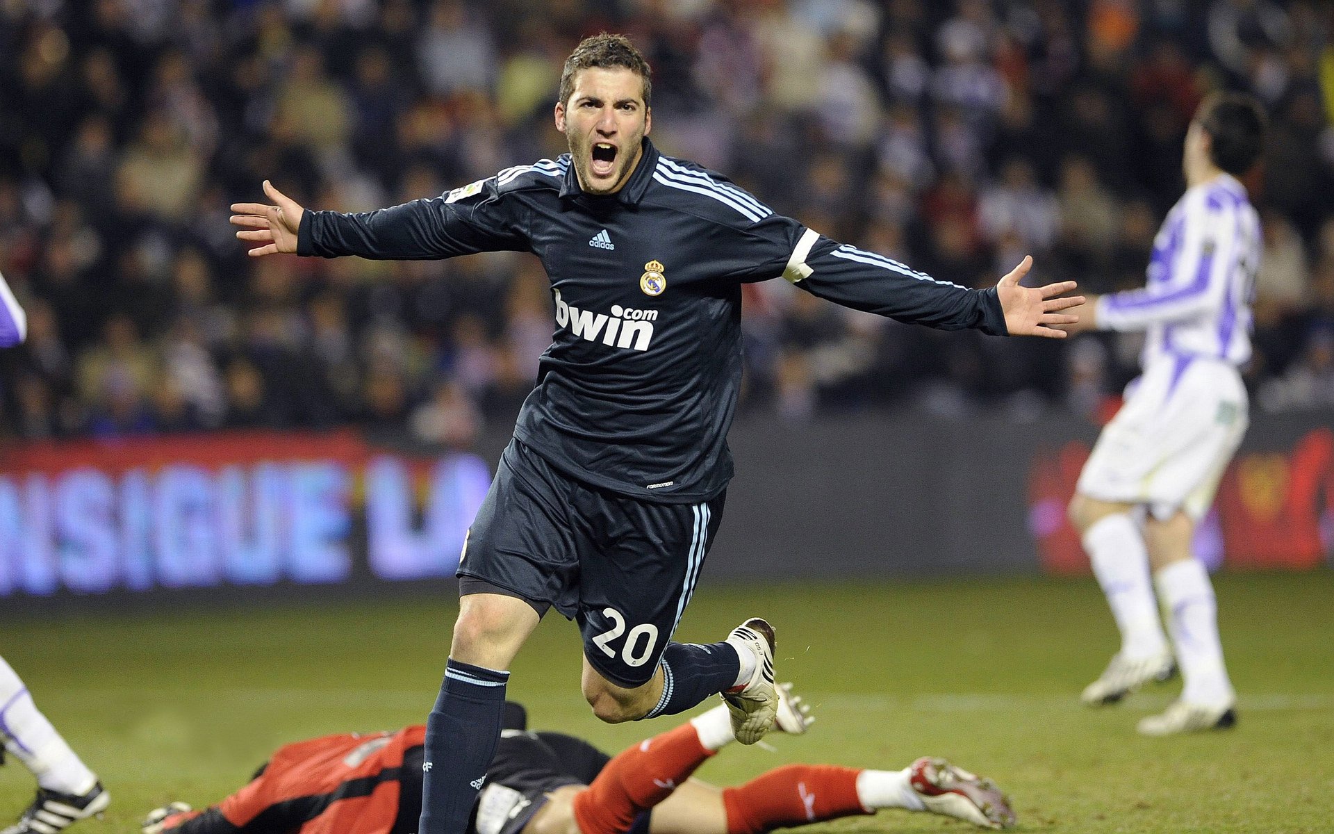 武切维奇生涯之夜闪耀，开拓者横扫爵士创赛季佳话