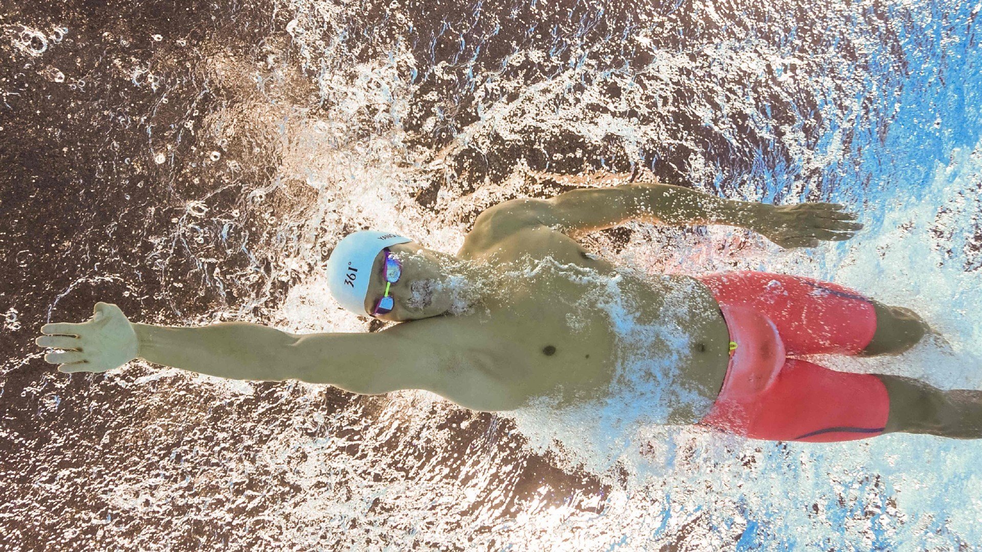 爱德华兹末节狂飙19分，马刺压哨三分绝杀深圳队