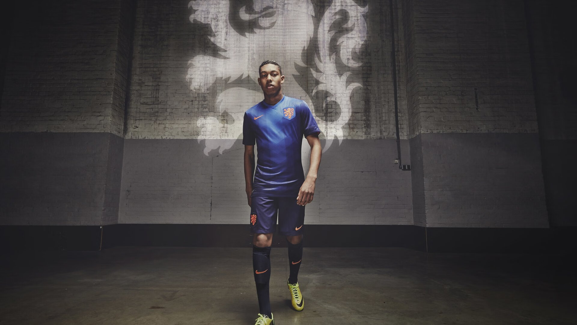 绿茵与硬木的错位传奇，当欧冠半决赛的战术风云投射在尼克斯险胜凯尔特人的夜晚